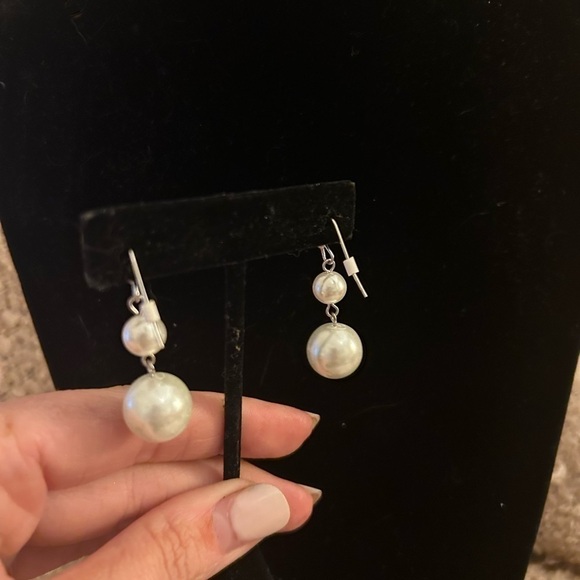 Pearl necklace and earrings set - Picture 8 of 12